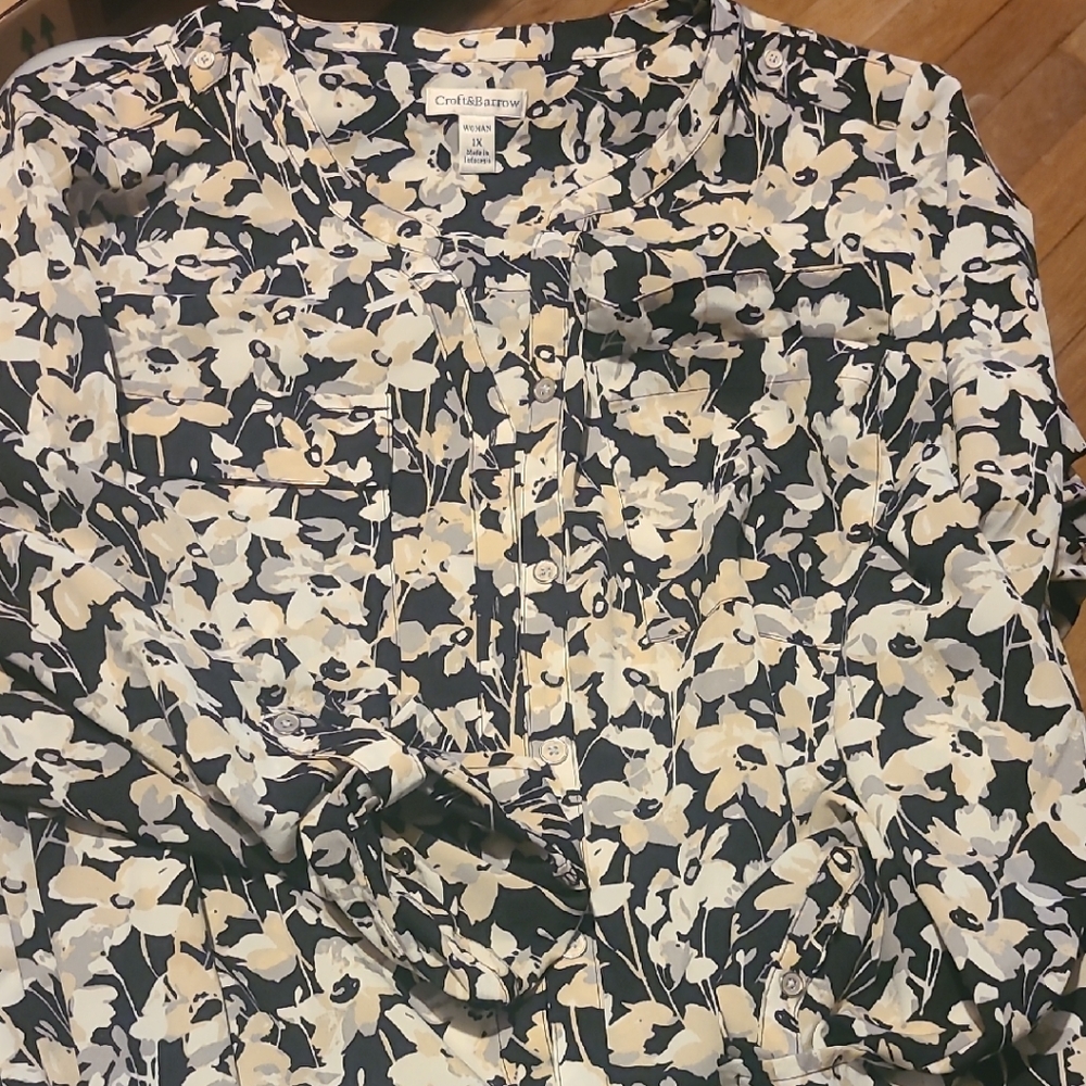 Croft & Barrow Navy and Cream Floral Women's Blouse